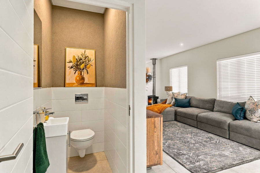 4 Bedroom Property for Sale in Somerset Ridge Western Cape